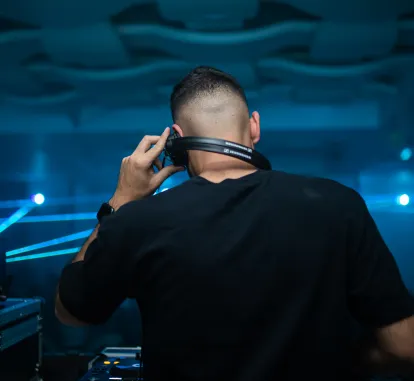 dj-from-back