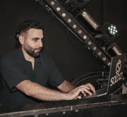 dj-from-side